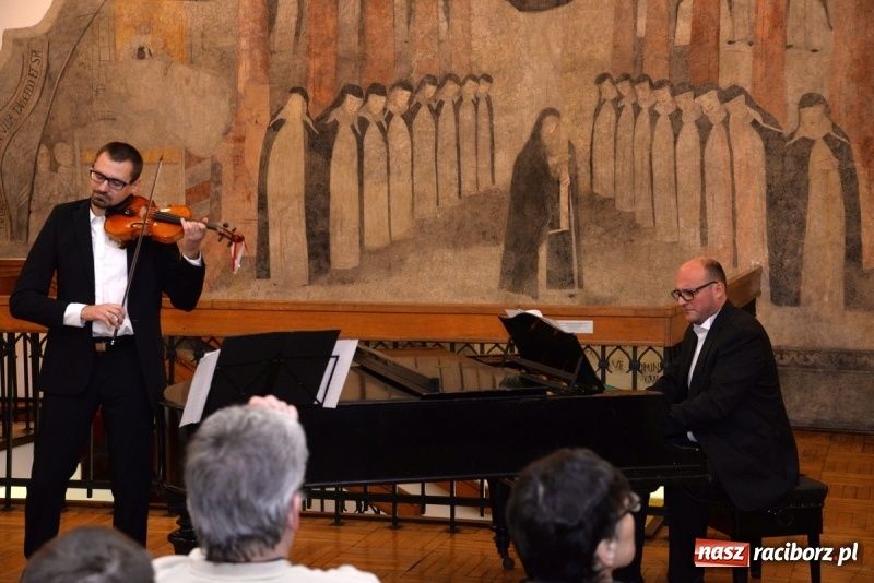 Zdjęcie w galerii na portalu naszraciborz.pl: Koncert z okazji stulecia niepodległości w raciborskim Muzeum wiadomości z regionu