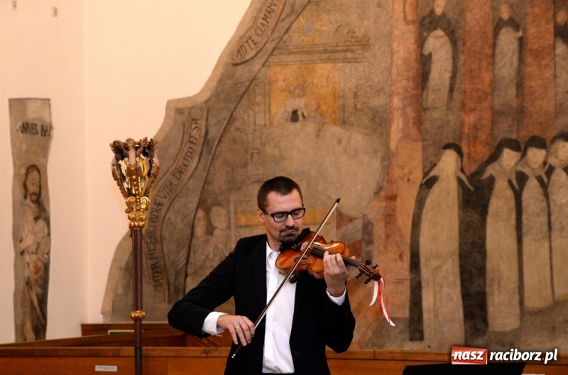 Zdjęcie w galerii na portalu naszraciborz.pl: Koncert z okazji stulecia niepodległości w raciborskim Muzeum wiadomości z regionu