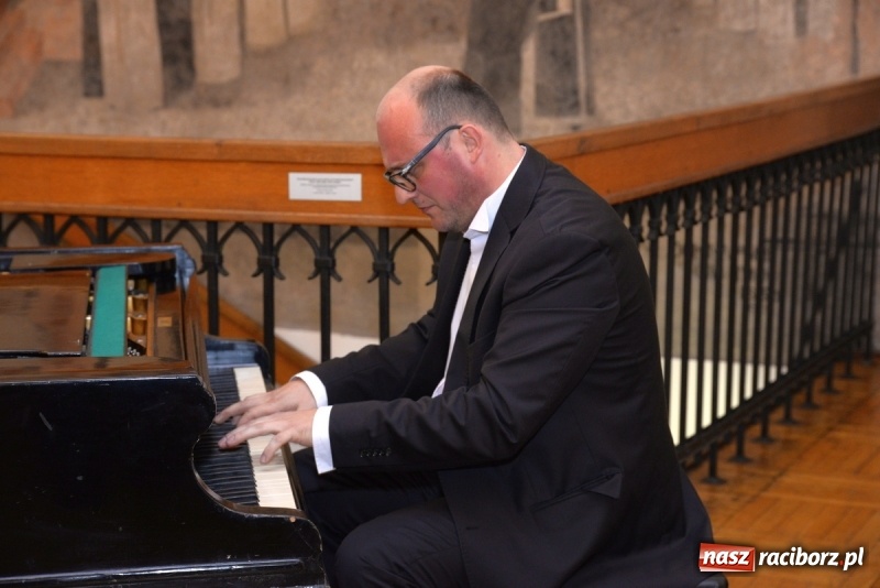 Zdjęcie w galerii na portalu naszraciborz.pl: Koncert z okazji stulecia niepodległości w raciborskim Muzeum wiadomości z regionu
