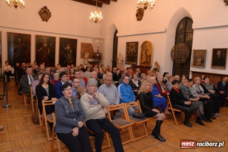 Zdjęcie w galerii na portalu naszraciborz.pl: Koncert z okazji stulecia niepodległości w raciborskim Muzeum wiadomości z regionu