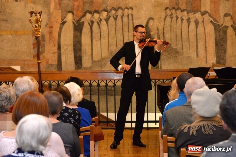 Zdjęcie w galerii na portalu naszraciborz.pl: Koncert z okazji stulecia niepodległości w raciborskim Muzeum wiadomości z regionu