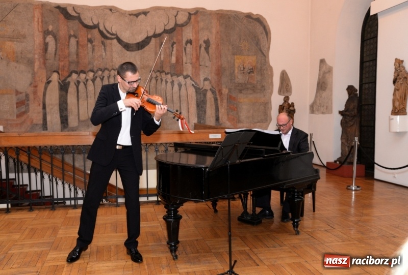 Zdjęcie w galerii na portalu naszraciborz.pl: Koncert z okazji stulecia niepodległości w raciborskim Muzeum wiadomości z regionu