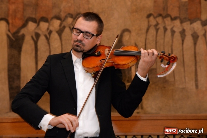 Zdjęcie w galerii na portalu naszraciborz.pl: Koncert z okazji stulecia niepodległości w raciborskim Muzeum wiadomości z regionu