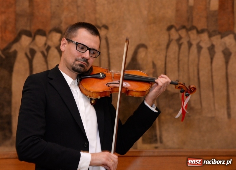 Zdjęcie w galerii na portalu naszraciborz.pl: Koncert z okazji stulecia niepodległości w raciborskim Muzeum wiadomości z regionu