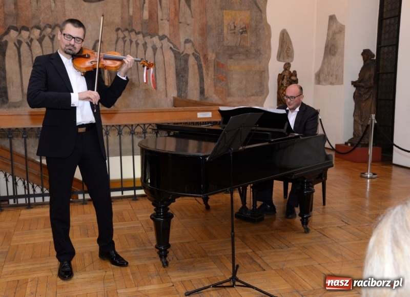 Zdjęcie w galerii na portalu naszraciborz.pl: Koncert z okazji stulecia niepodległości w raciborskim Muzeum wiadomości z regionu