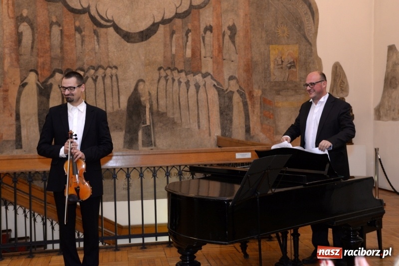 Zdjęcie w galerii na portalu naszraciborz.pl: Koncert z okazji stulecia niepodległości w raciborskim Muzeum wiadomości z regionu