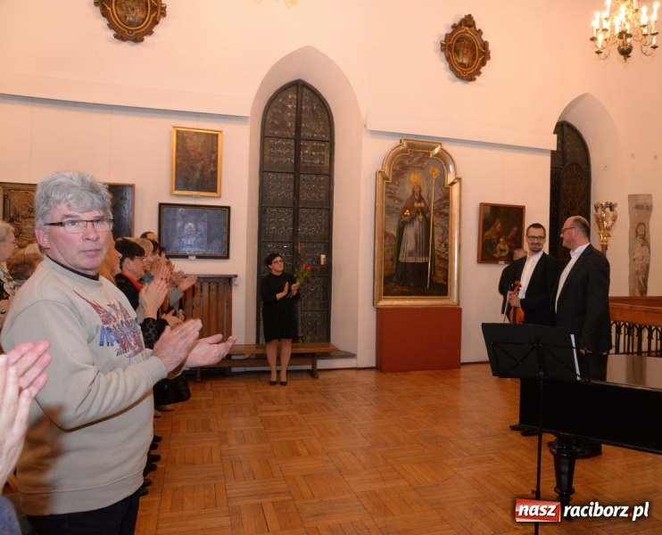 Zdjęcie w galerii na portalu naszraciborz.pl: Koncert z okazji stulecia niepodległości w raciborskim Muzeum wiadomości z regionu