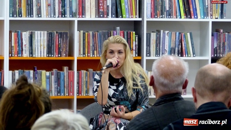 Zdjęcie w galerii na portalu naszraciborz.pl: Mym celem jest Państwa zaskakiwać. Katarzyna Bonda w raciborskiej bibliotece FOTO i VIDEO wiadomości z regionu
