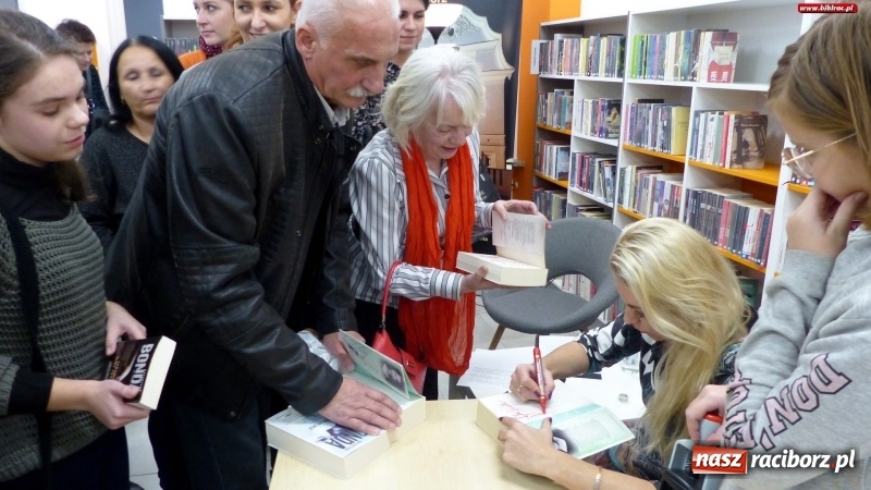 Zdjęcie w galerii na portalu naszraciborz.pl: Mym celem jest Państwa zaskakiwać. Katarzyna Bonda w raciborskiej bibliotece FOTO i VIDEO wiadomości z regionu