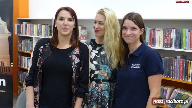 Zdjęcie w galerii na portalu naszraciborz.pl: Mym celem jest Państwa zaskakiwać. Katarzyna Bonda w raciborskiej bibliotece FOTO i VIDEO wiadomości z regionu