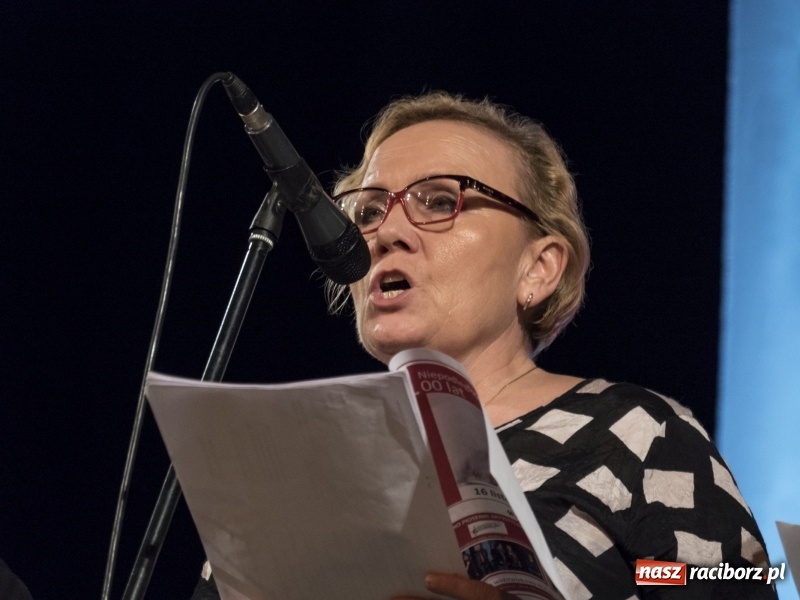 Zdjęcie w galerii na portalu naszraciborz.pl: Vivo i Atlantyda zaśpiewały dla Niepodległej wiadomości z regionu