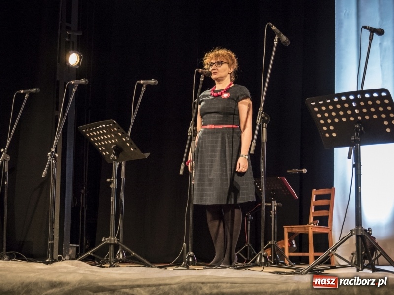 Zdjęcie w galerii na portalu naszraciborz.pl: Vivo i Atlantyda zaśpiewały dla Niepodległej wiadomości z regionu