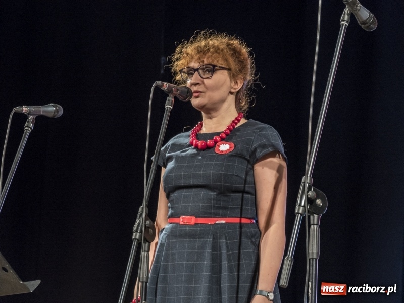 Zdjęcie w galerii na portalu naszraciborz.pl: Vivo i Atlantyda zaśpiewały dla Niepodległej wiadomości z regionu