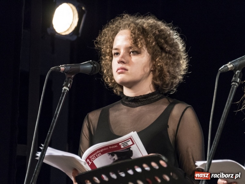 Zdjęcie w galerii na portalu naszraciborz.pl: Vivo i Atlantyda zaśpiewały dla Niepodległej wiadomości z regionu