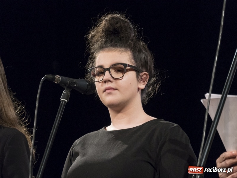 Zdjęcie w galerii na portalu naszraciborz.pl: Vivo i Atlantyda zaśpiewały dla Niepodległej wiadomości z regionu