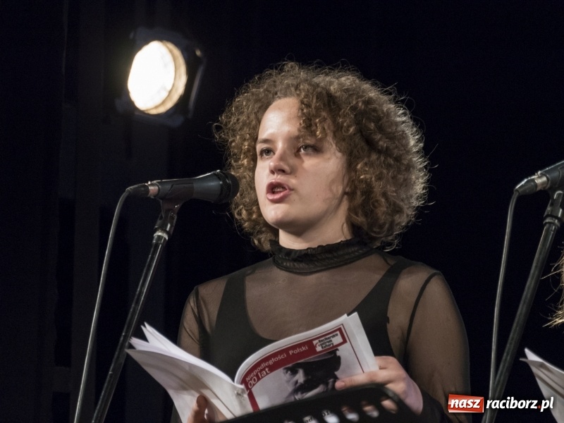 Zdjęcie w galerii na portalu naszraciborz.pl: Vivo i Atlantyda zaśpiewały dla Niepodległej wiadomości z regionu