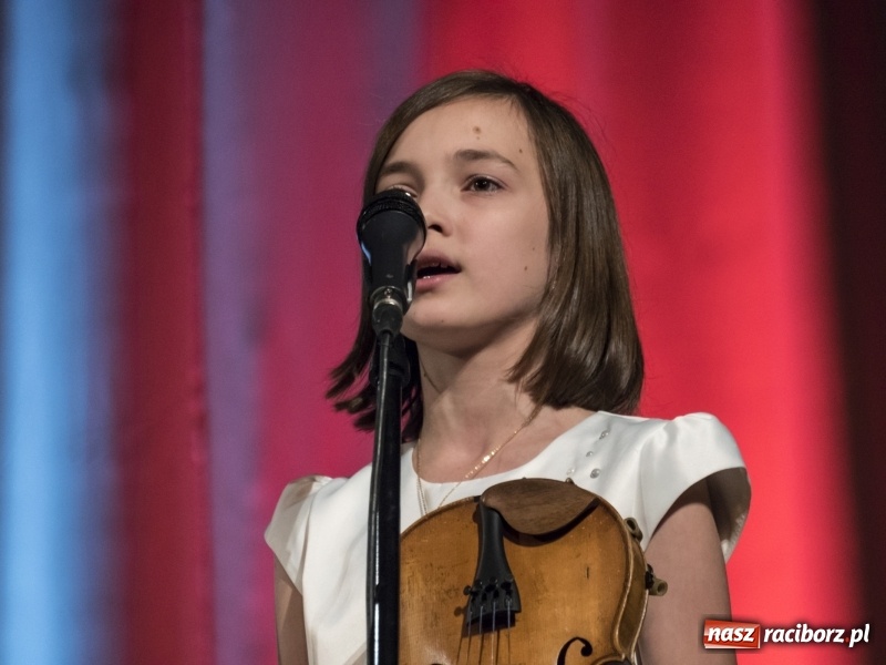 Zdjęcie w galerii na portalu naszraciborz.pl: Vivo i Atlantyda zaśpiewały dla Niepodległej wiadomości z regionu