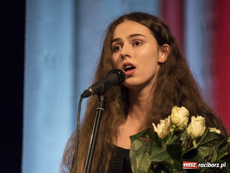 Zdjęcie w galerii na portalu naszraciborz.pl: Vivo i Atlantyda zaśpiewały dla Niepodległej wiadomości z regionu