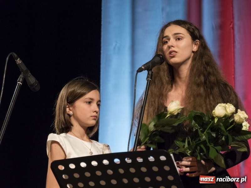 Zdjęcie w galerii na portalu naszraciborz.pl: Vivo i Atlantyda zaśpiewały dla Niepodległej wiadomości z regionu