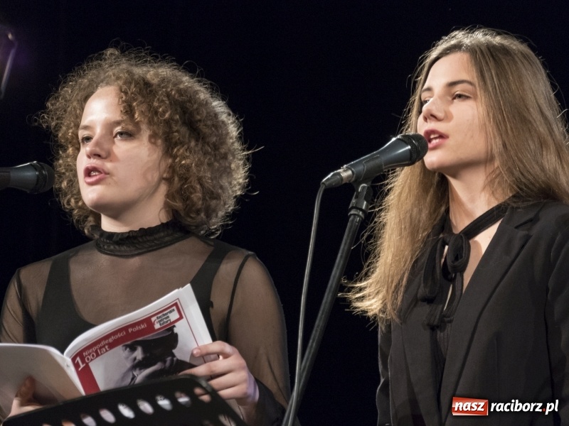 Zdjęcie w galerii na portalu naszraciborz.pl: Vivo i Atlantyda zaśpiewały dla Niepodległej wiadomości z regionu