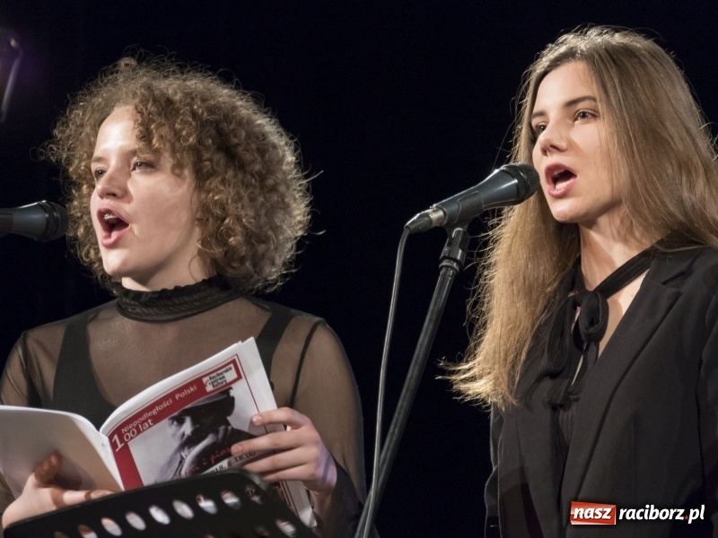 Zdjęcie w galerii na portalu naszraciborz.pl: Vivo i Atlantyda zaśpiewały dla Niepodległej wiadomości z regionu
