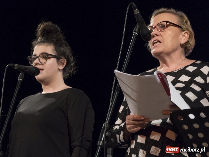 Zdjęcie w galerii na portalu naszraciborz.pl: Vivo i Atlantyda zaśpiewały dla Niepodległej wiadomości z regionu