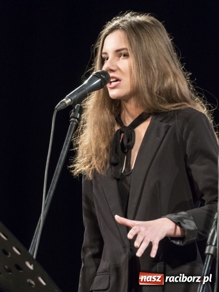 Zdjęcie w galerii na portalu naszraciborz.pl: Vivo i Atlantyda zaśpiewały dla Niepodległej wiadomości z regionu