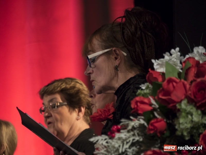 Zdjęcie w galerii na portalu naszraciborz.pl: Vivo i Atlantyda zaśpiewały dla Niepodległej wiadomości z regionu