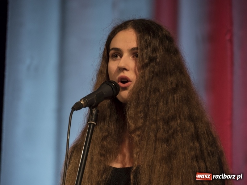 Zdjęcie w galerii na portalu naszraciborz.pl: Vivo i Atlantyda zaśpiewały dla Niepodległej wiadomości z regionu