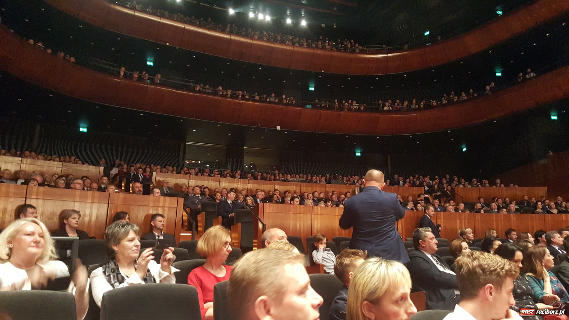 Zdjęcie w galerii na portalu naszraciborz.pl: 45 lat pod batutą. Jubileuszowy koncert orkiestry śląskiej policji z raciborskim Mirażem  wiadomości z regionu