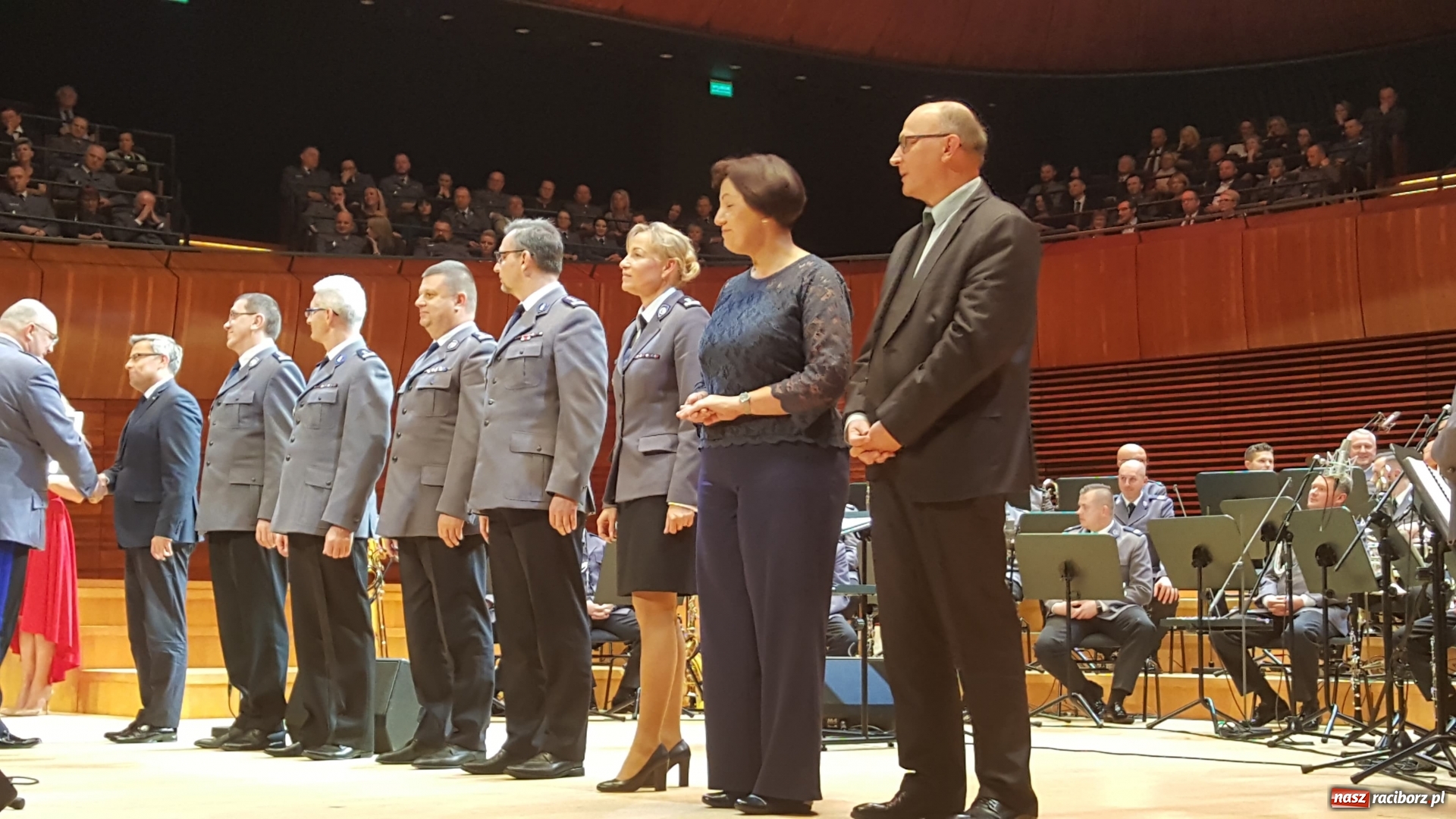 Zdjęcie w galerii na portalu naszraciborz.pl: 45 lat pod batutą. Jubileuszowy koncert orkiestry śląskiej policji z raciborskim Mirażem  wiadomości z regionu