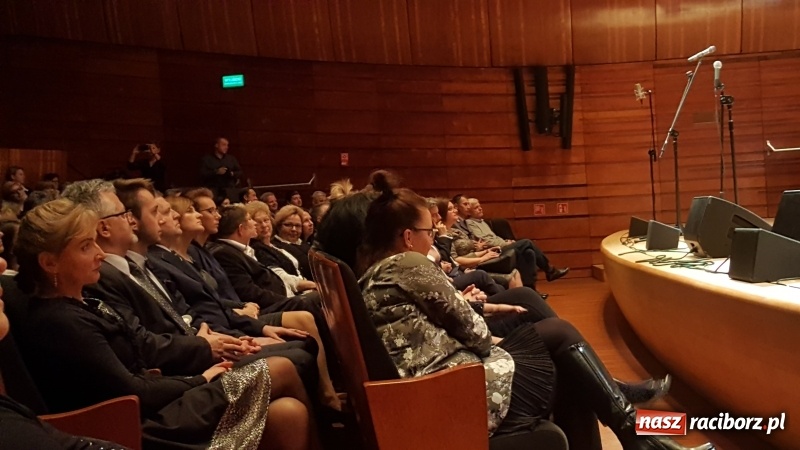 Zdjęcie w galerii na portalu naszraciborz.pl: 45 lat pod batutą. Jubileuszowy koncert orkiestry śląskiej policji z raciborskim Mirażem  wiadomości z regionu