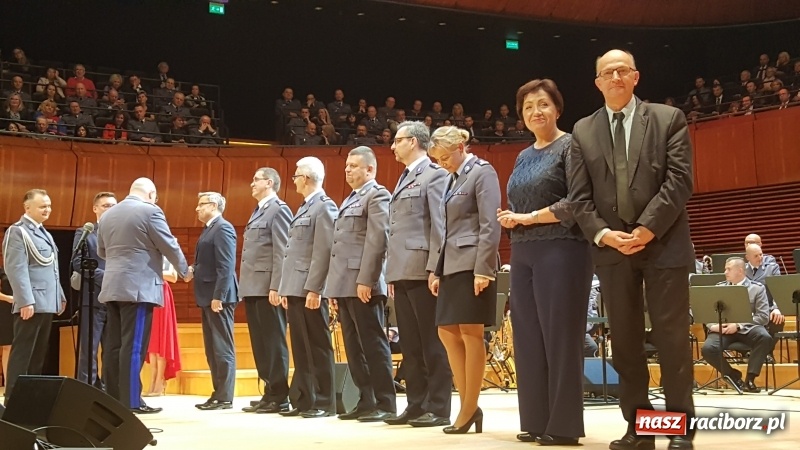 Zdjęcie w galerii na portalu naszraciborz.pl: 45 lat pod batutą. Jubileuszowy koncert orkiestry śląskiej policji z raciborskim Mirażem  wiadomości z regionu