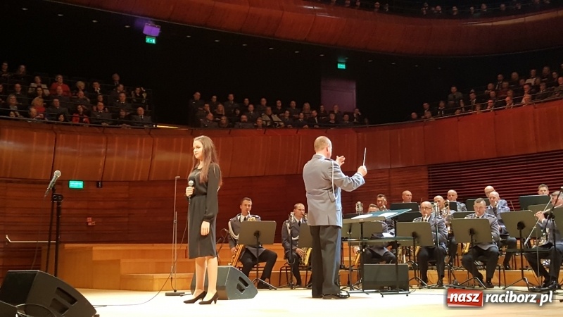 Zdjęcie w galerii na portalu naszraciborz.pl: 45 lat pod batutą. Jubileuszowy koncert orkiestry śląskiej policji z raciborskim Mirażem  wiadomości z regionu