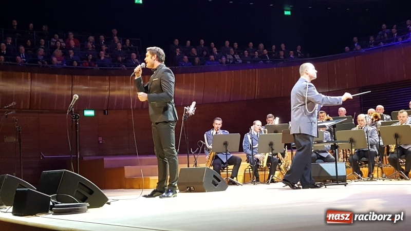 Zdjęcie w galerii na portalu naszraciborz.pl: 45 lat pod batutą. Jubileuszowy koncert orkiestry śląskiej policji z raciborskim Mirażem  wiadomości z regionu