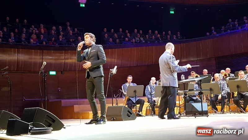Zdjęcie w galerii na portalu naszraciborz.pl: 45 lat pod batutą. Jubileuszowy koncert orkiestry śląskiej policji z raciborskim Mirażem  wiadomości z regionu
