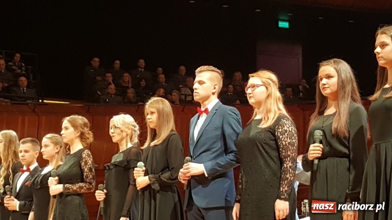 Zdjęcie w galerii na portalu naszraciborz.pl: 45 lat pod batutą. Jubileuszowy koncert orkiestry śląskiej policji z raciborskim Mirażem  wiadomości z regionu