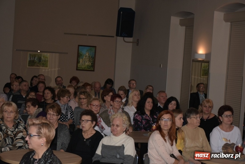 Zdjęcie w galerii na portalu naszraciborz.pl: Zacznij od Bacha – muzyczny wieczór z Wodeckim w Tworkowie  wiadomości z regionu