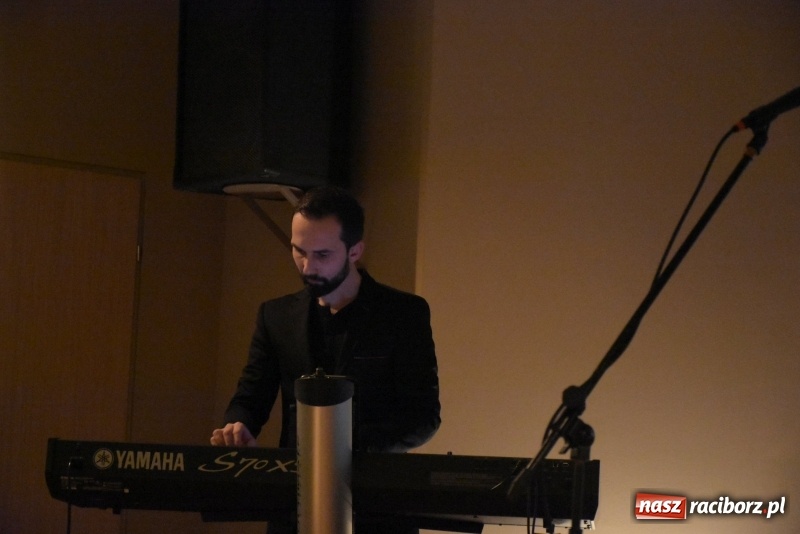 Zdjęcie w galerii na portalu naszraciborz.pl: Zacznij od Bacha – muzyczny wieczór z Wodeckim w Tworkowie  wiadomości z regionu