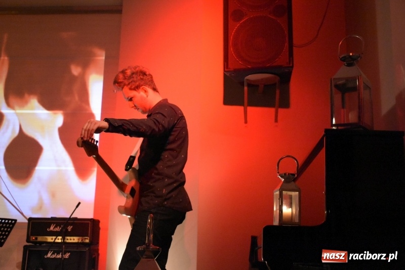 Zdjęcie w galerii na portalu naszraciborz.pl: Zacznij od Bacha – muzyczny wieczór z Wodeckim w Tworkowie  wiadomości z regionu