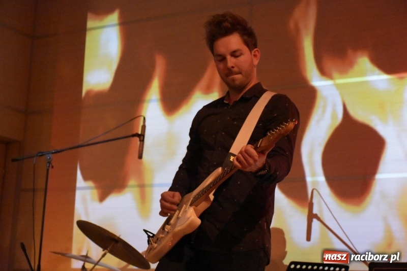 Zdjęcie w galerii na portalu naszraciborz.pl: Zacznij od Bacha – muzyczny wieczór z Wodeckim w Tworkowie  wiadomości z regionu