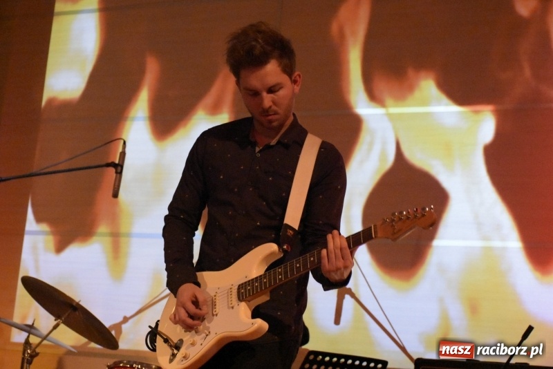 Zdjęcie w galerii na portalu naszraciborz.pl: Zacznij od Bacha – muzyczny wieczór z Wodeckim w Tworkowie  wiadomości z regionu