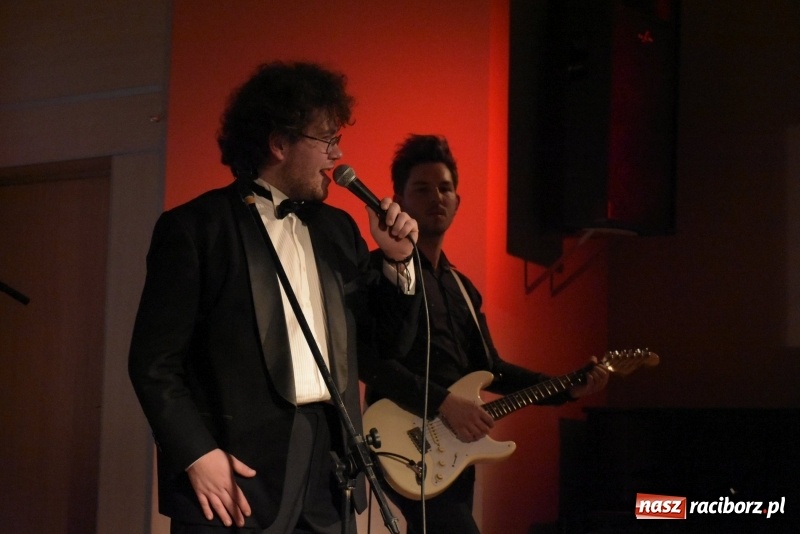 Zdjęcie w galerii na portalu naszraciborz.pl: Zacznij od Bacha – muzyczny wieczór z Wodeckim w Tworkowie  wiadomości z regionu