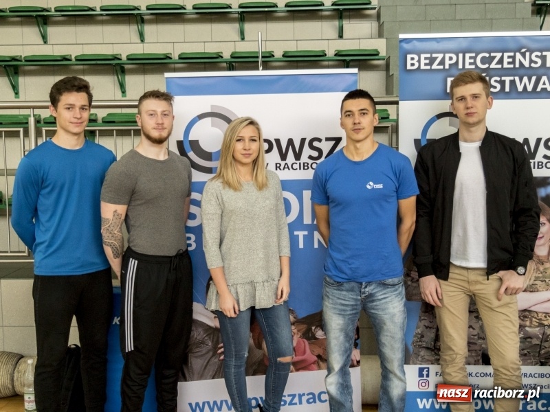 Zdjęcie w galerii na portalu naszraciborz.pl: Rozpoczął się maraton samoobrony Self Defense Expo w Arenie Rafako  wiadomości z regionu