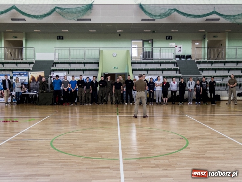 Zdjęcie w galerii na portalu naszraciborz.pl: Rozpoczął się maraton samoobrony Self Defense Expo w Arenie Rafako  wiadomości z regionu