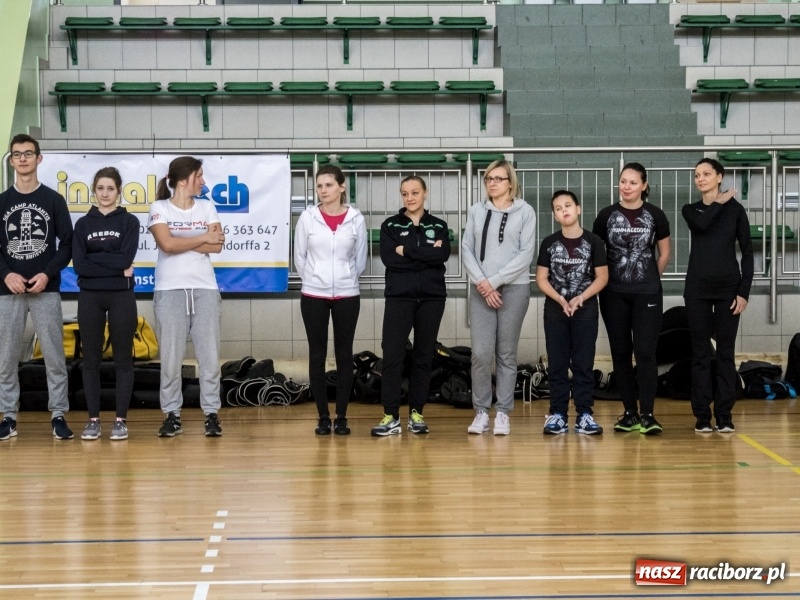 Zdjęcie w galerii na portalu naszraciborz.pl: Rozpoczął się maraton samoobrony Self Defense Expo w Arenie Rafako  wiadomości z regionu