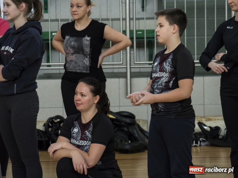 Zdjęcie w galerii na portalu naszraciborz.pl: Rozpoczął się maraton samoobrony Self Defense Expo w Arenie Rafako  wiadomości z regionu