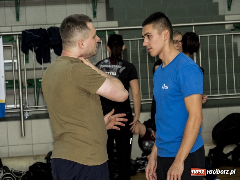 Zdjęcie w galerii na portalu naszraciborz.pl: Rozpoczął się maraton samoobrony Self Defense Expo w Arenie Rafako  wiadomości z regionu