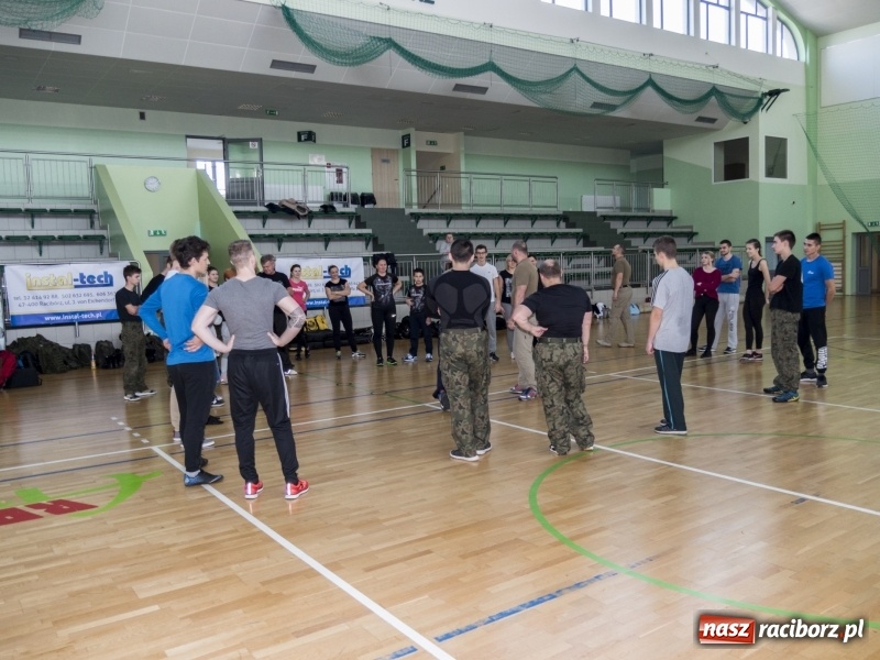 Zdjęcie w galerii na portalu naszraciborz.pl: Rozpoczął się maraton samoobrony Self Defense Expo w Arenie Rafako  wiadomości z regionu