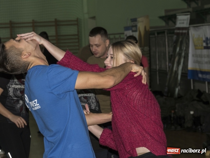 Zdjęcie w galerii na portalu naszraciborz.pl: Rozpoczął się maraton samoobrony Self Defense Expo w Arenie Rafako  wiadomości z regionu